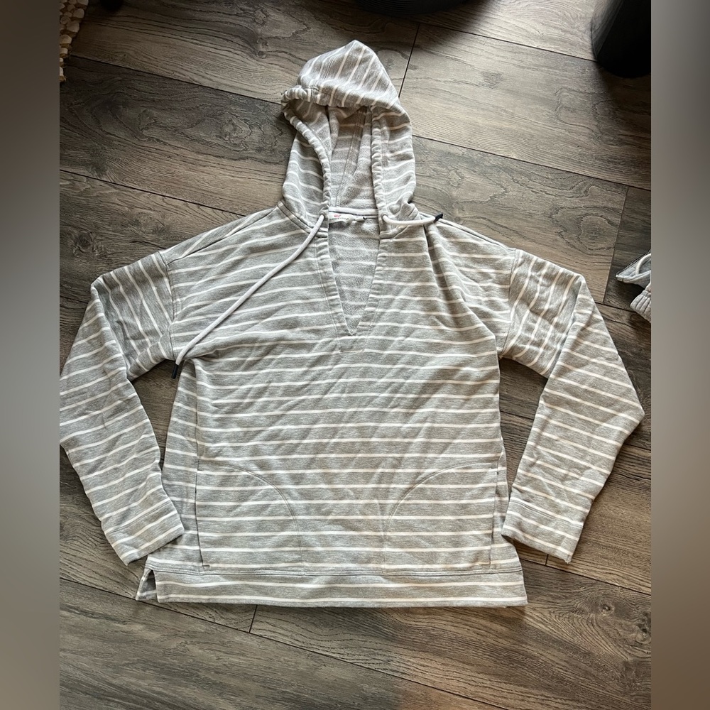 Vineyard vines hoodie